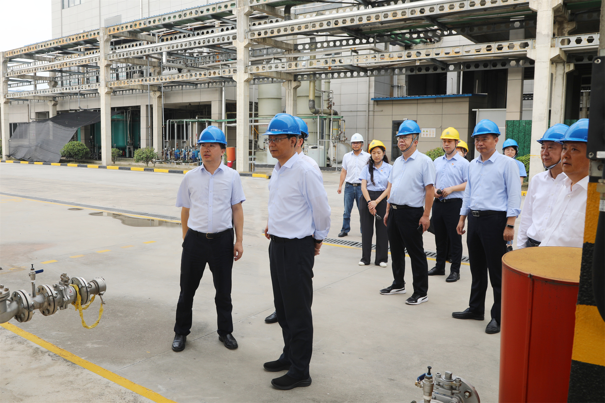 市委书记王进健赴银娱优越会药业开展节前安全生产检查